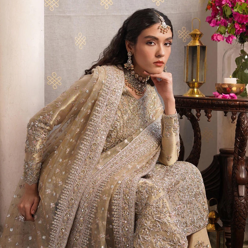 Luxurious dull gold Embroidered Wedding Dress, Brand New - Picture 4 of 7